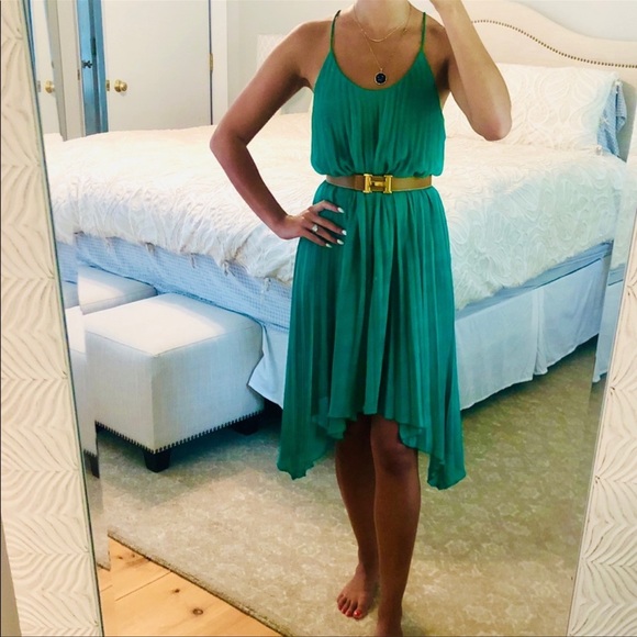 Green pleated dress - Picture 2 of 3